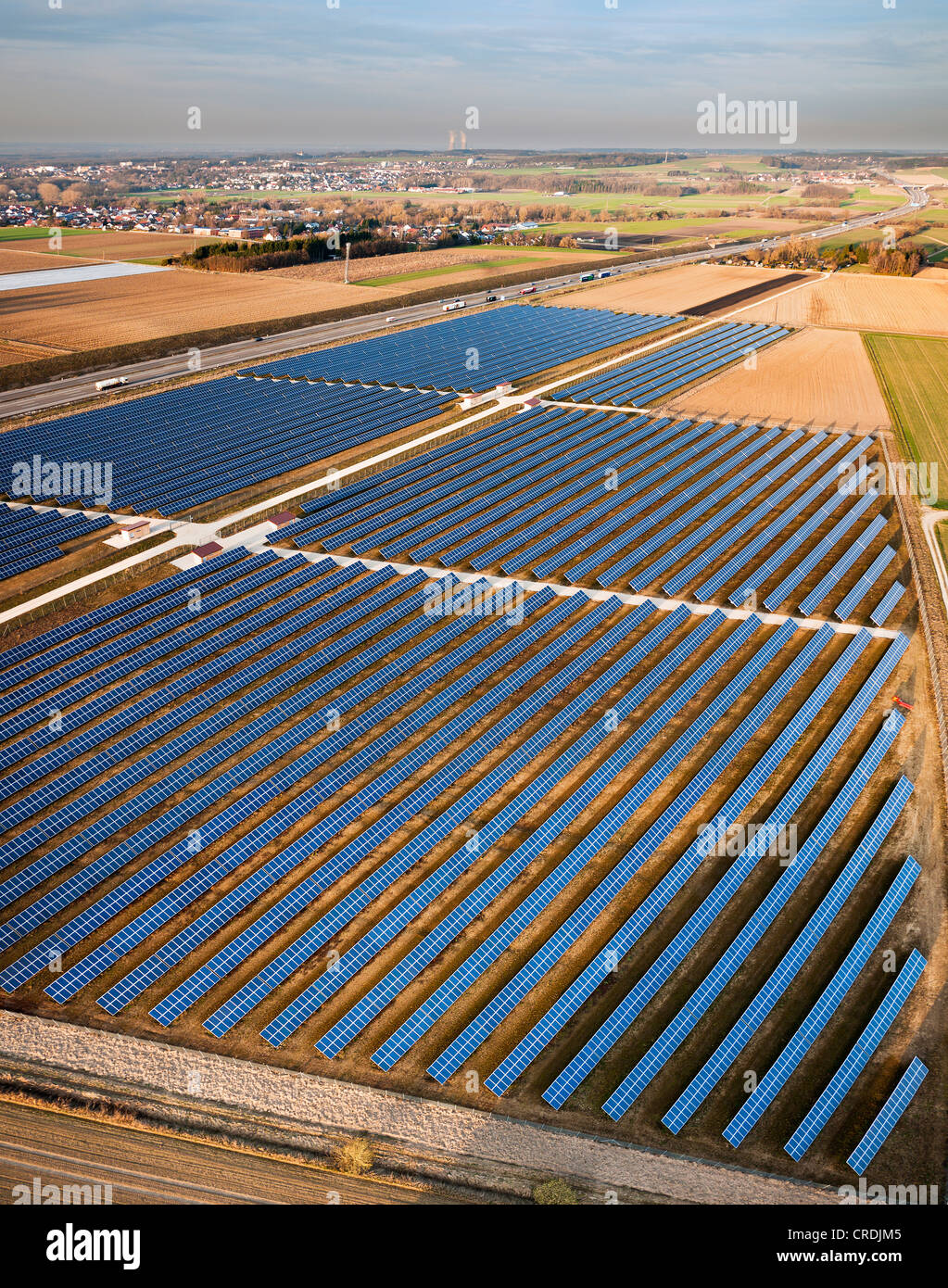 Vista aerea, pannelli solari fotovoltaico array, autostrada, centrale nucleare, Bubesheim, Svevia, Germania, Europa Foto Stock