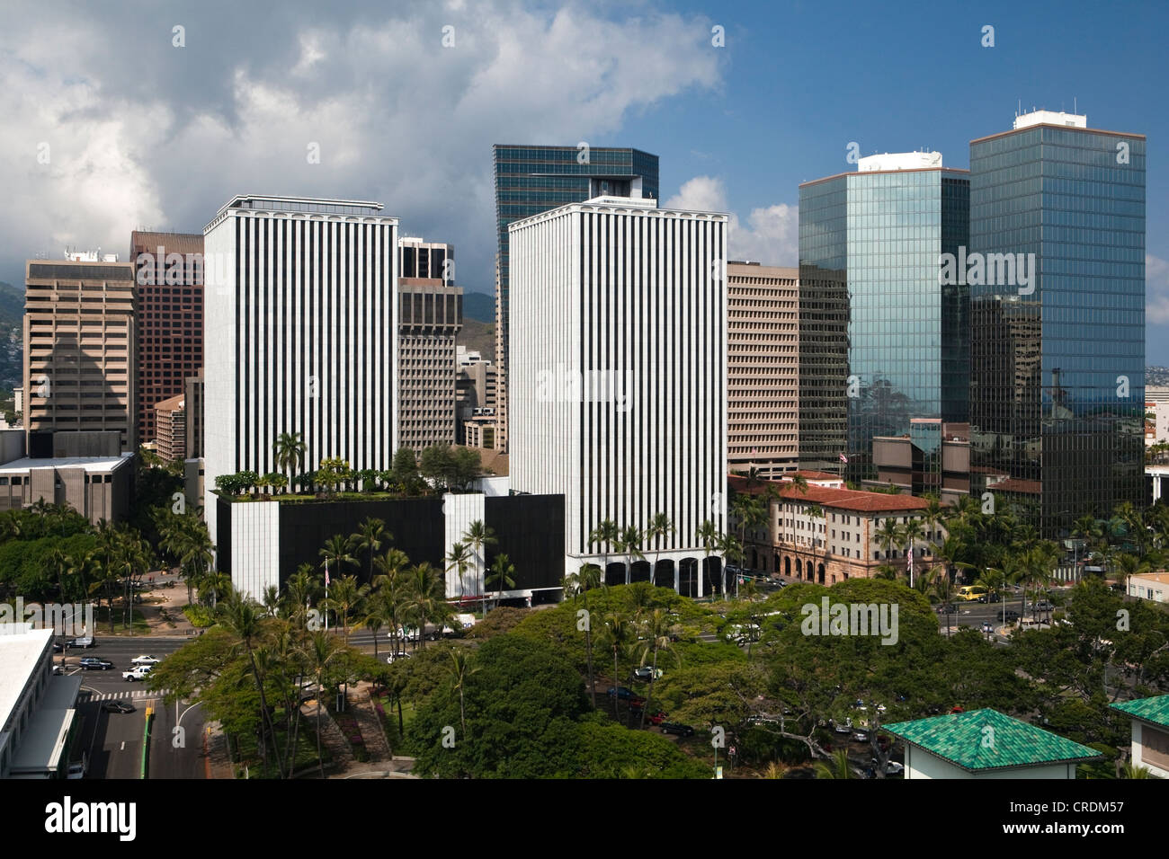 Vista dall'Aloha Tower ai grattacieli del quartiere degli affari, Honolulu, Hawai'i, STATI UNITI D'AMERICA Foto Stock