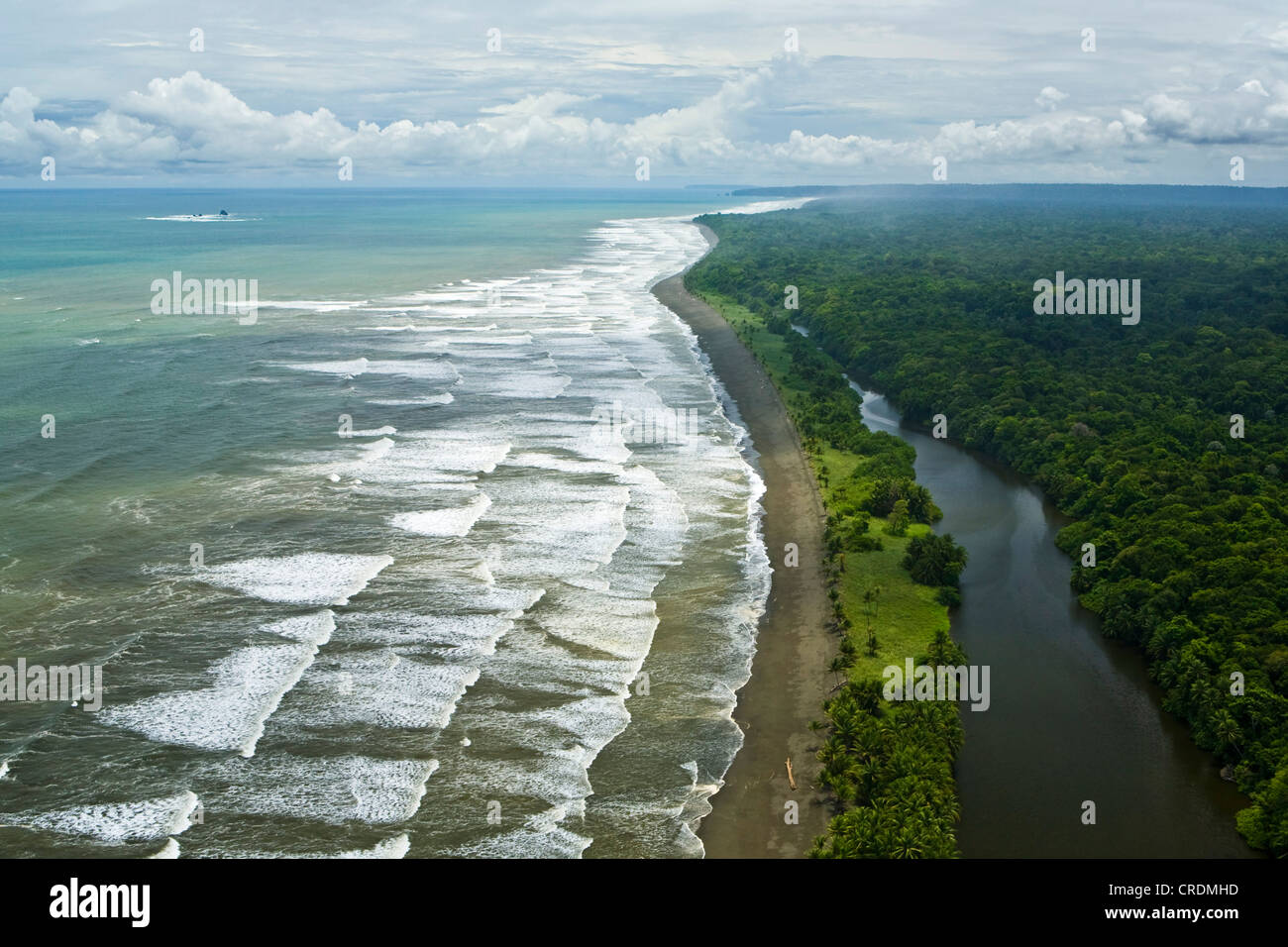 Vista aerea, Pacific Coast presso il Parco Nazionale di Corcovado sulla penisola di Osa, Puerto Jimenez, Coasta Rica, America Centrale Foto Stock