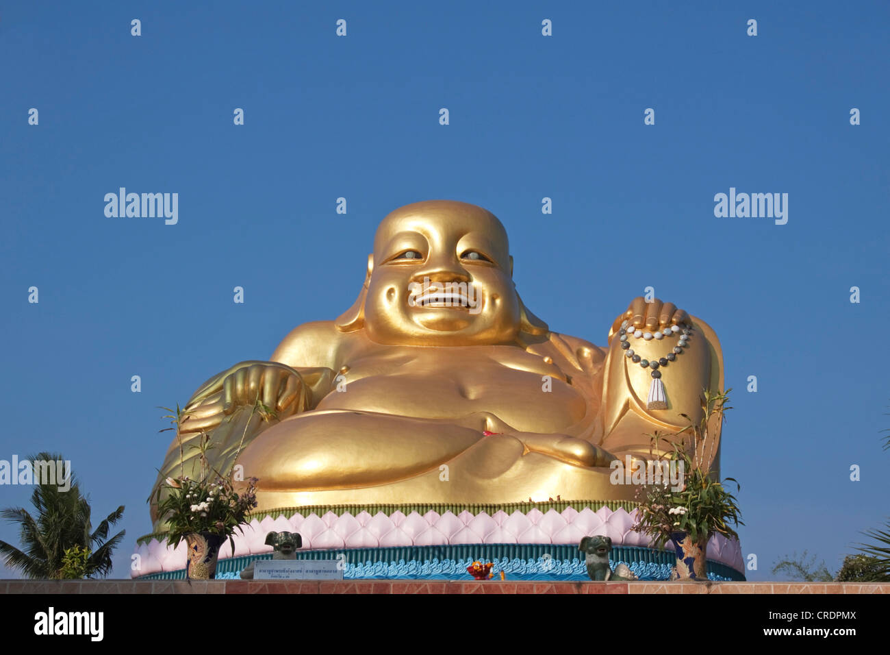 Fat golden statua del Buddha, Wat Piyaram tempio, Chiang Mai, Thailandia del Nord della Thailandia, Asia sud-orientale, Asia Foto Stock