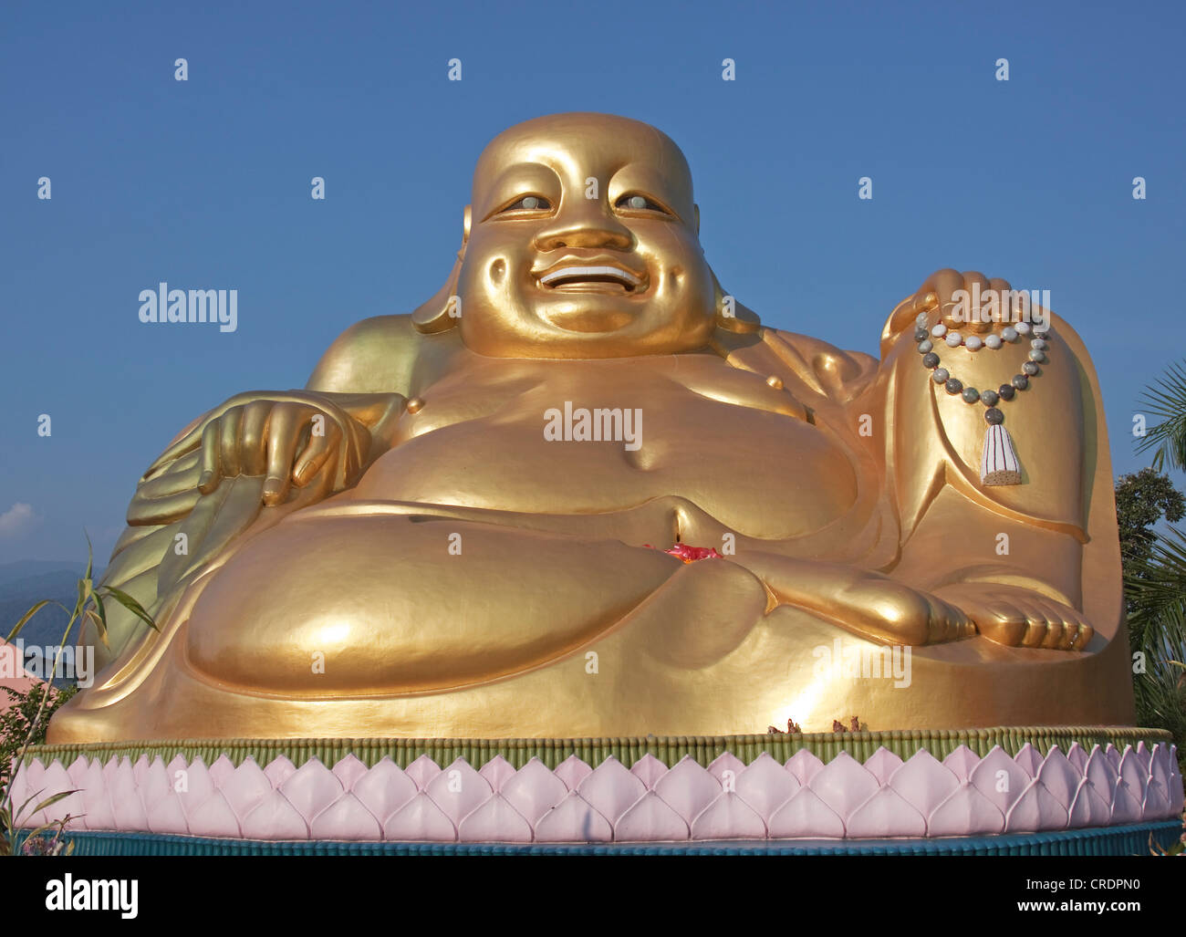 Fat golden statua del Buddha, Wat Piyaram tempio, Chiang Mai, Thailandia del Nord della Thailandia, Asia sud-orientale, Asia Foto Stock