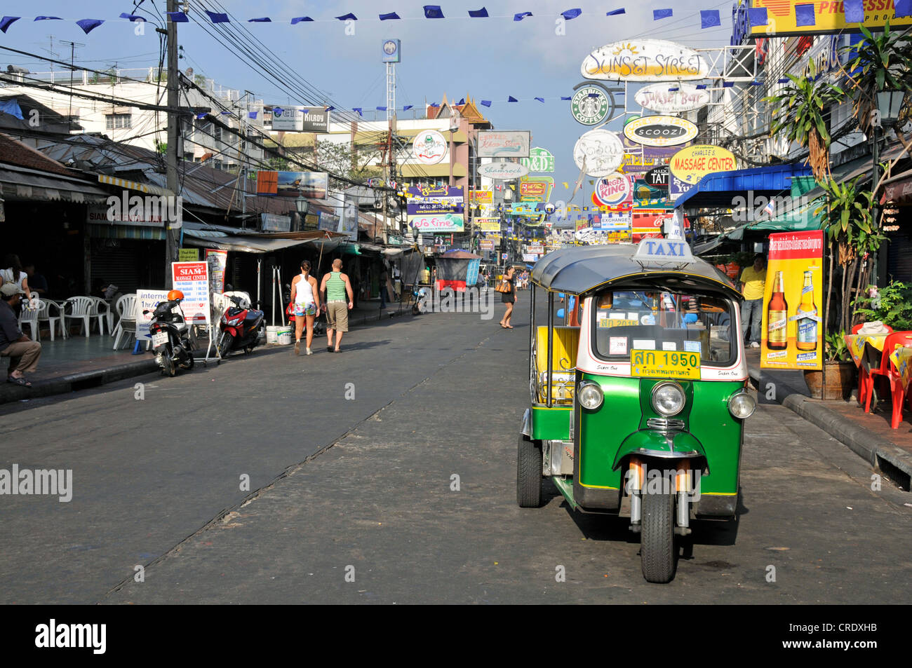 Khaosan Road, Kao San Road, Banglamphu, Banglamphoo, Bangkok, Thailandia, Sud-est asiatico, Asia PublicGround Foto Stock