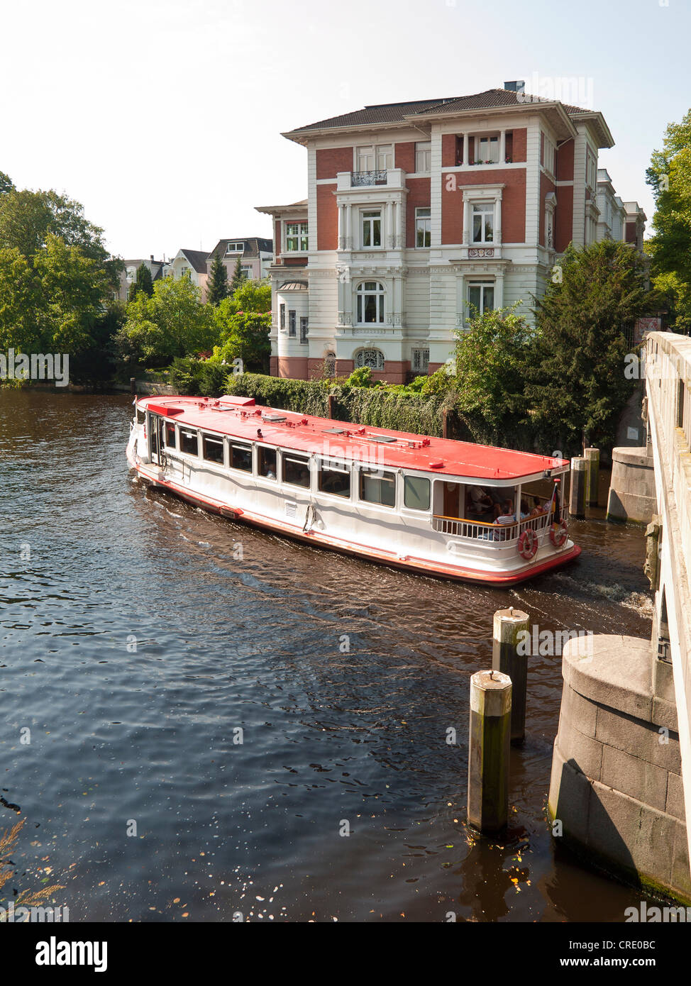 Escursione in barca, sistema di cottura a vapore, del fiume Alster Amburgo, Germania, Europa Foto Stock