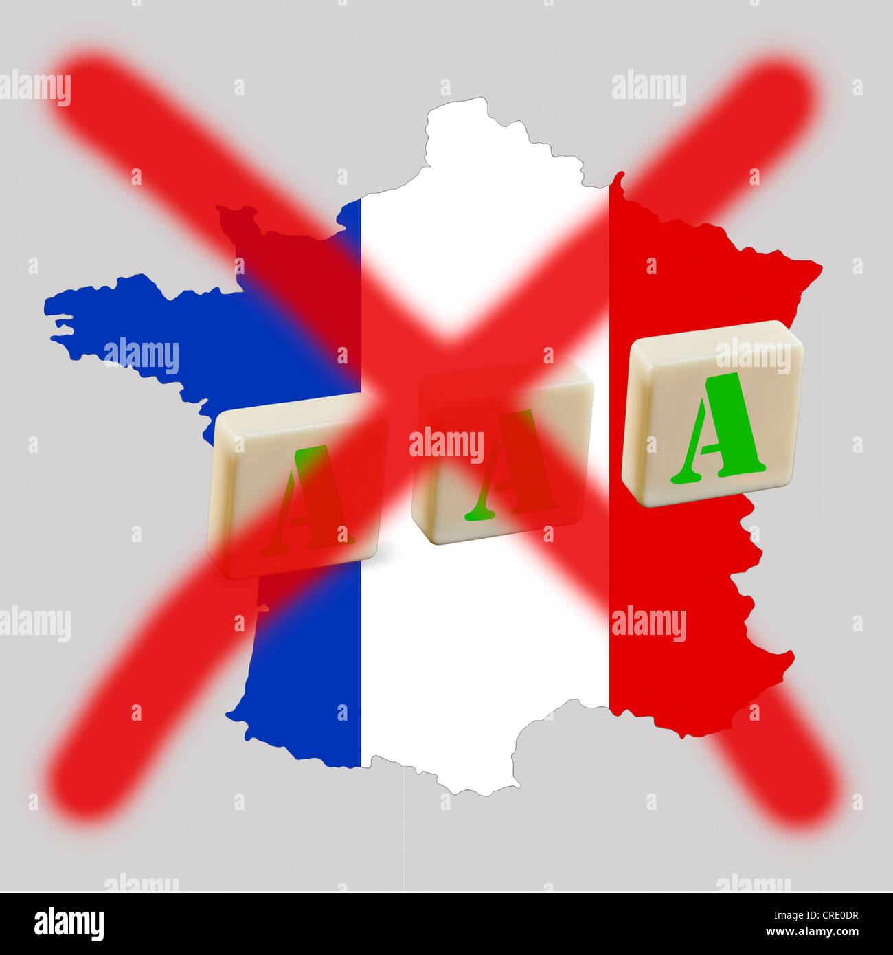 Mappa di Francia con caratteri AAA barrata, immagine simbolica per la perdita del triplo di un rating per la Francia Foto Stock