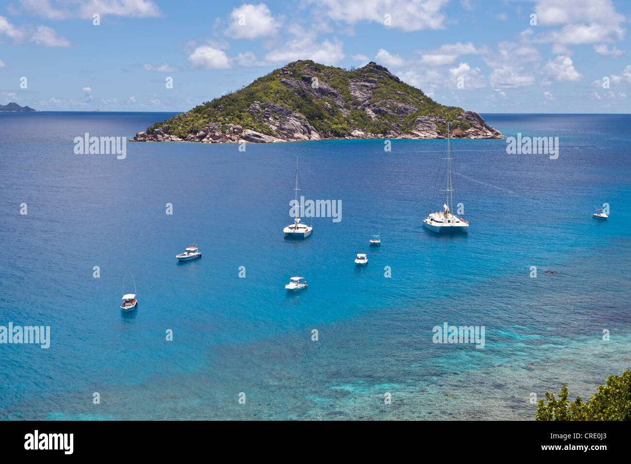 Vista della Petite Soeur isola, Les Soeurs o isole sorelle, Seychelles, Africa, Oceano Indiano Foto Stock