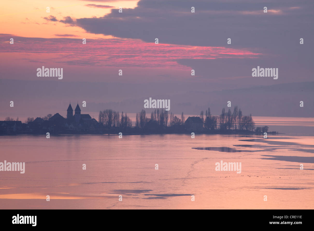 Atmosfera serale sul Lago di Costanza vicino a Allensbach, Baden-Wuerttemberg, Germania, Europa Foto Stock