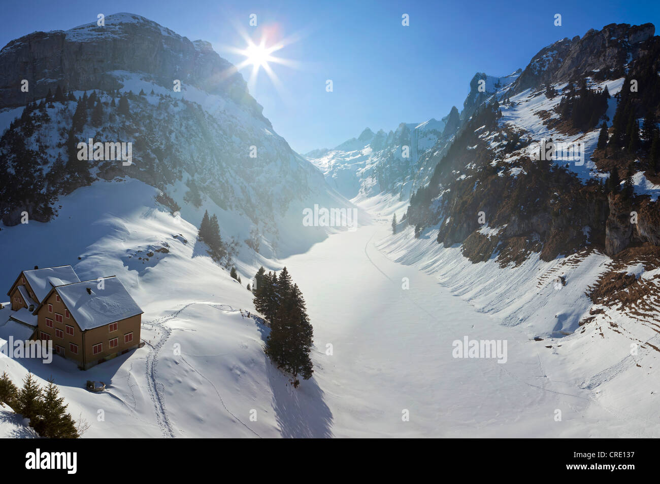 Snow Landscape, Faelensee Lago e Bollenwees, Alpstein, Alpi, Appenzell, Svizzera, Europa Foto Stock