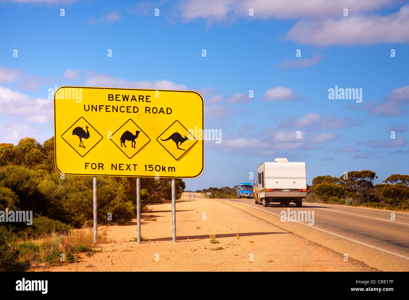 Il famoso segno il Nullarbor Plain in Western Australia - guardare fuori per gli emu, i cammelli e canguri Foto Stock