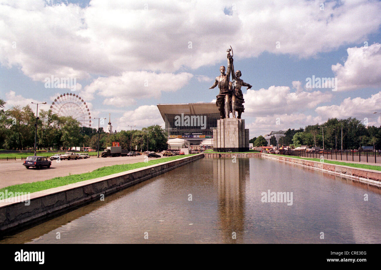 Mosca, monumento lavoratore e Kolkhoz donna da Vera Mukhina Foto Stock