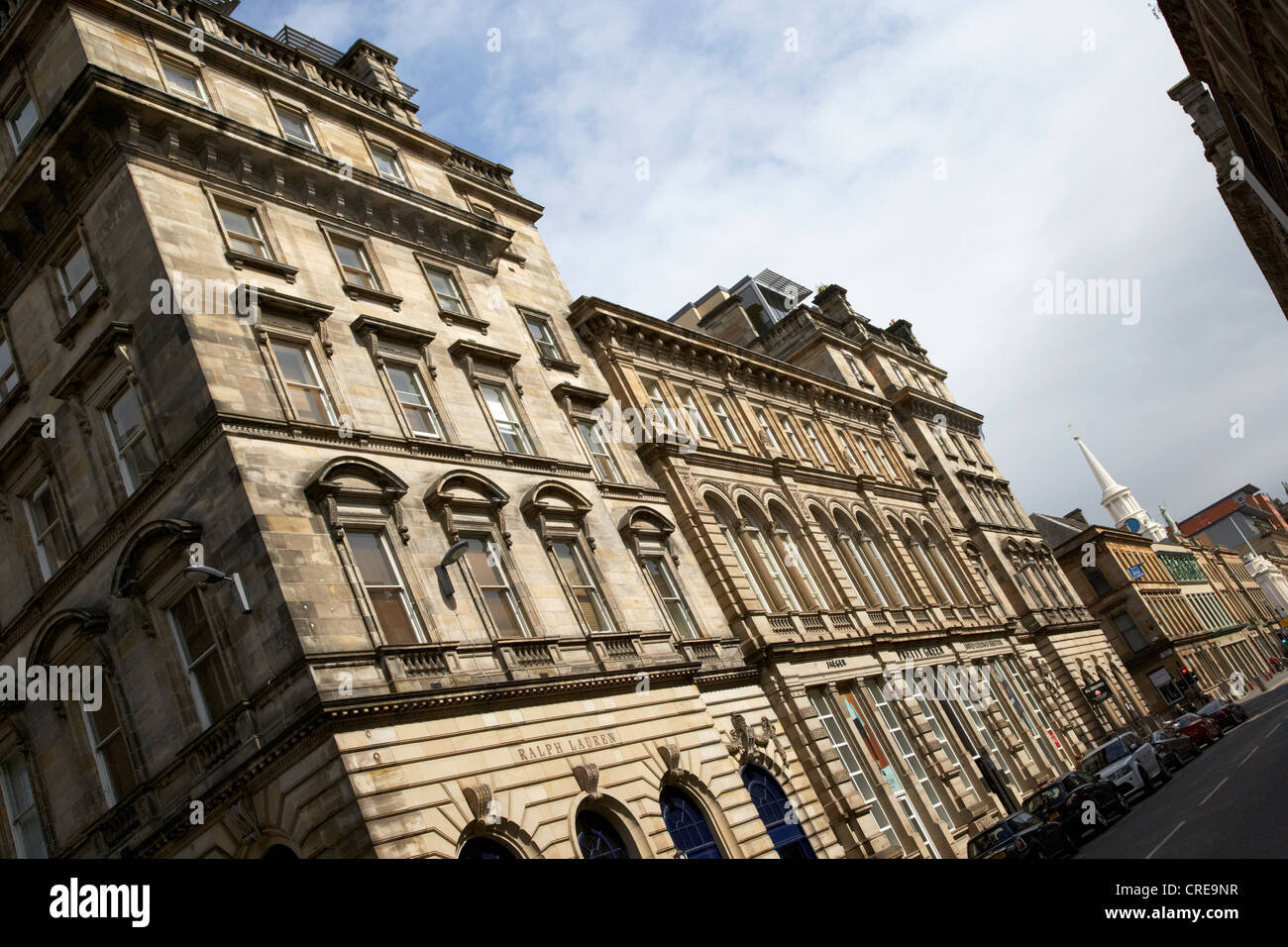 Ingram Street sistemazione shopping street nel quartiere di Merchant City Glasgow Scotland Regno Unito Foto Stock