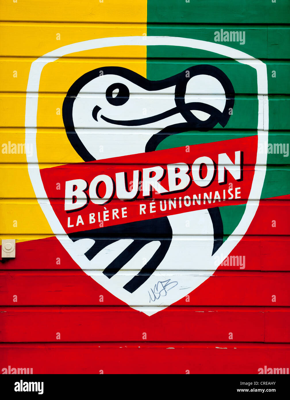 Il logo, la pubblicità su una facciata per la birra nazionale Dodo dai Borbone birreria, Cilaos, La Reunion Island, Oceano Indiano Foto Stock