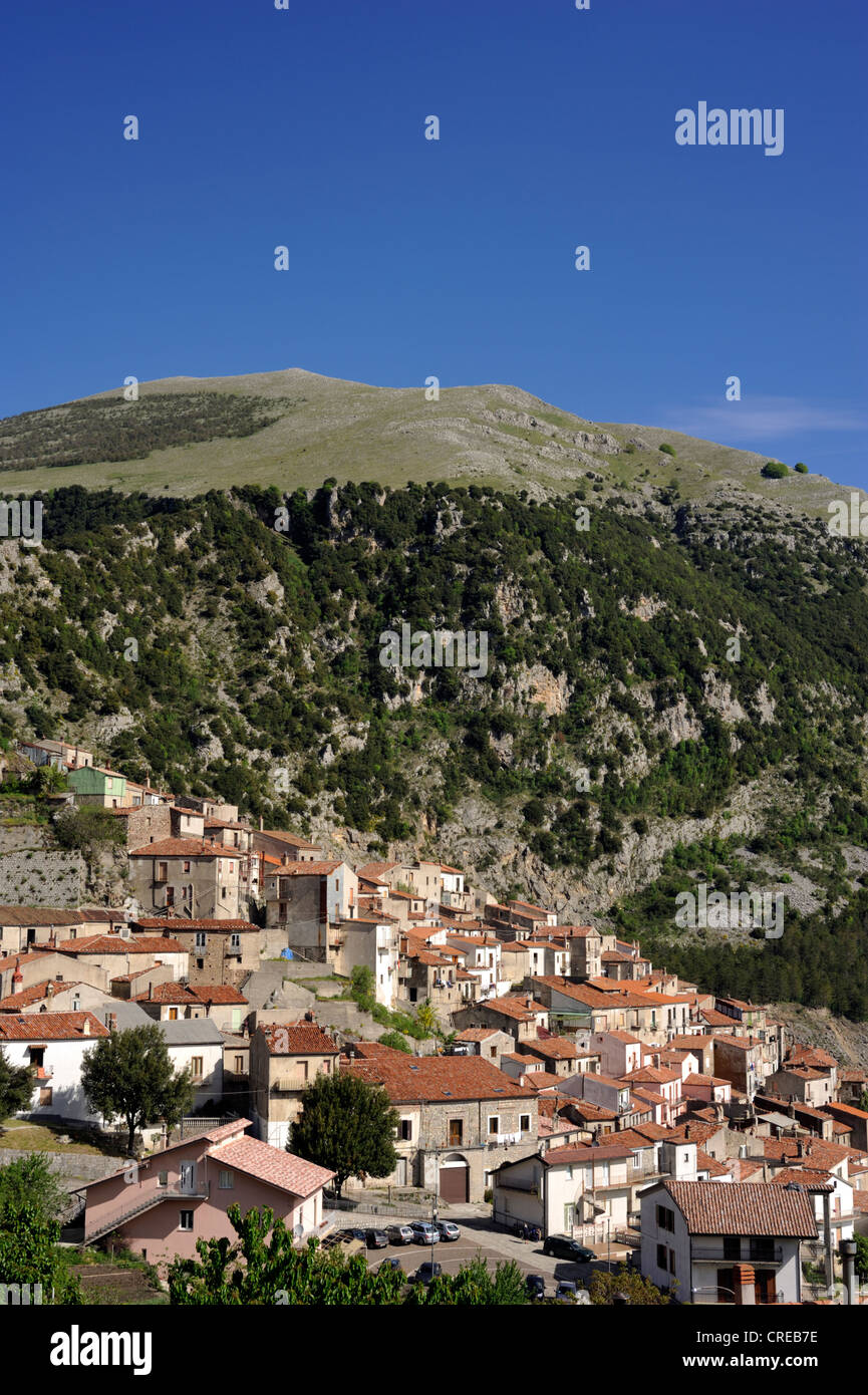 Italia, Basilicata, Parco Nazionale dell'Appennino Lucano, Castelsaraceno e Monte Raparo Foto Stock