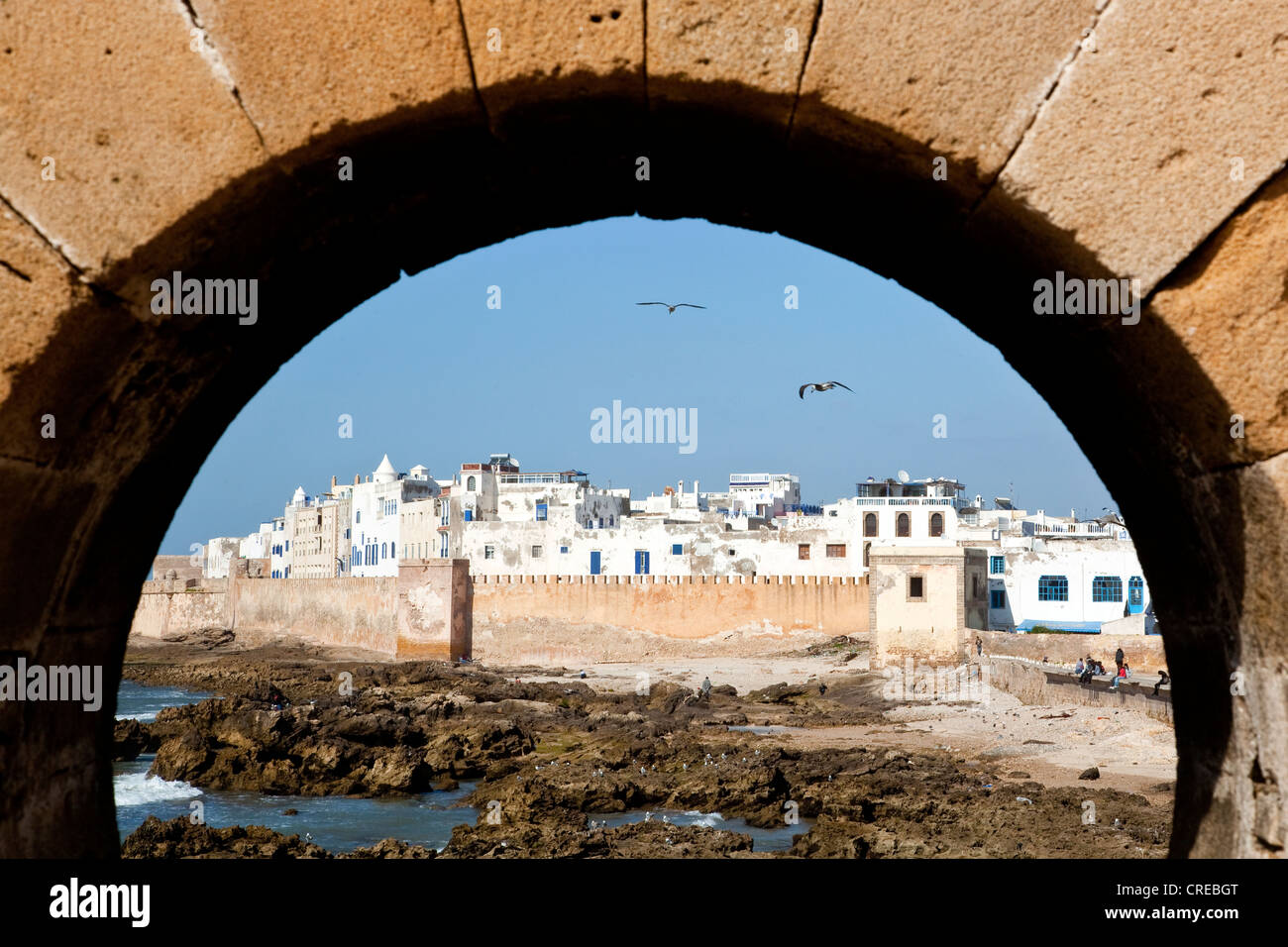 Le mura della città o bastioni, Essaouira, Marocco, Africa Foto Stock
