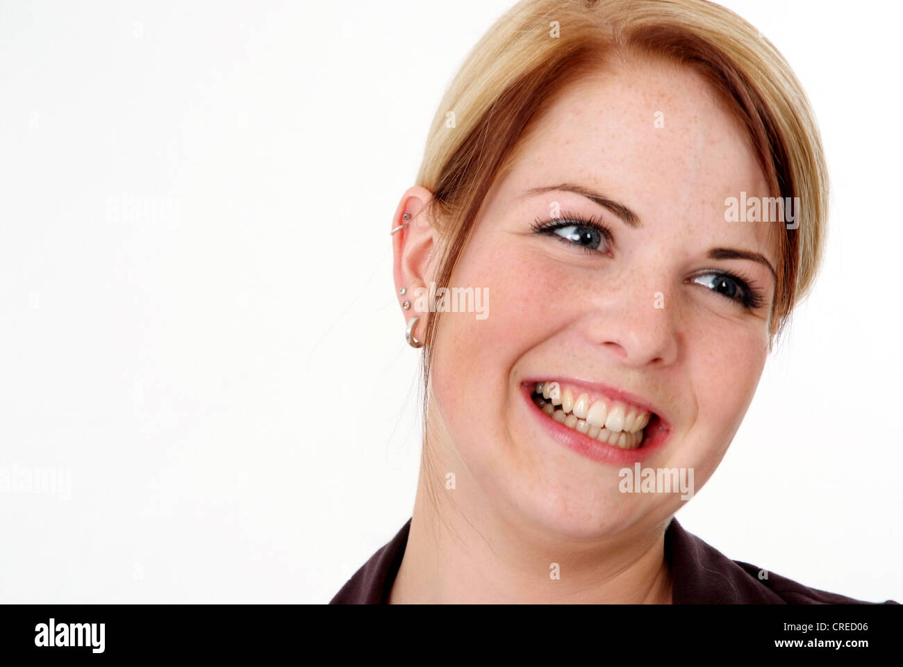 Donna bionda ridere Foto Stock