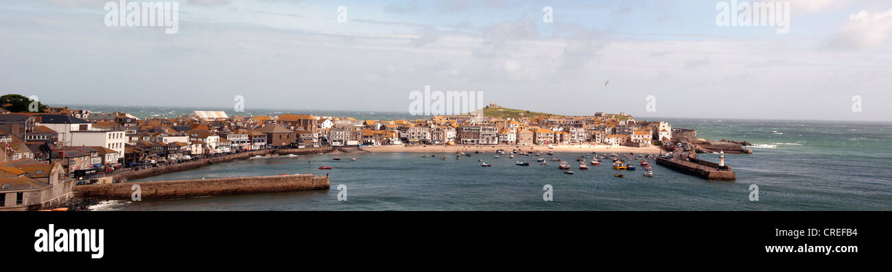 Vista panoramica del porto storico di St Ives in Cornovaglia. Foto Stock