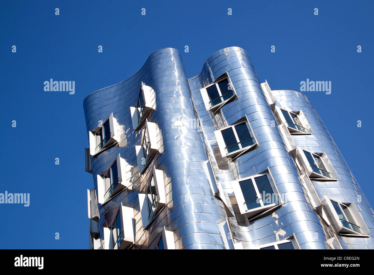 Neuer Zollhof edifici da architetto americano Frank Owen Gehry, sul Medienhafen porto di Duesseldorf, nella Renania settentrionale-Vestfalia Foto Stock