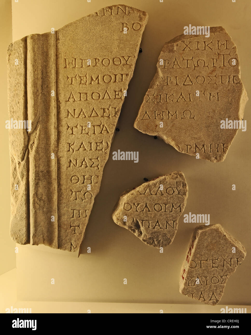 Lettera dell'Imperatore Adriano per gli abitanti di pergamo. Marmo greco. scrittura. Pergamon Museum. Berlino. Germania. Foto Stock