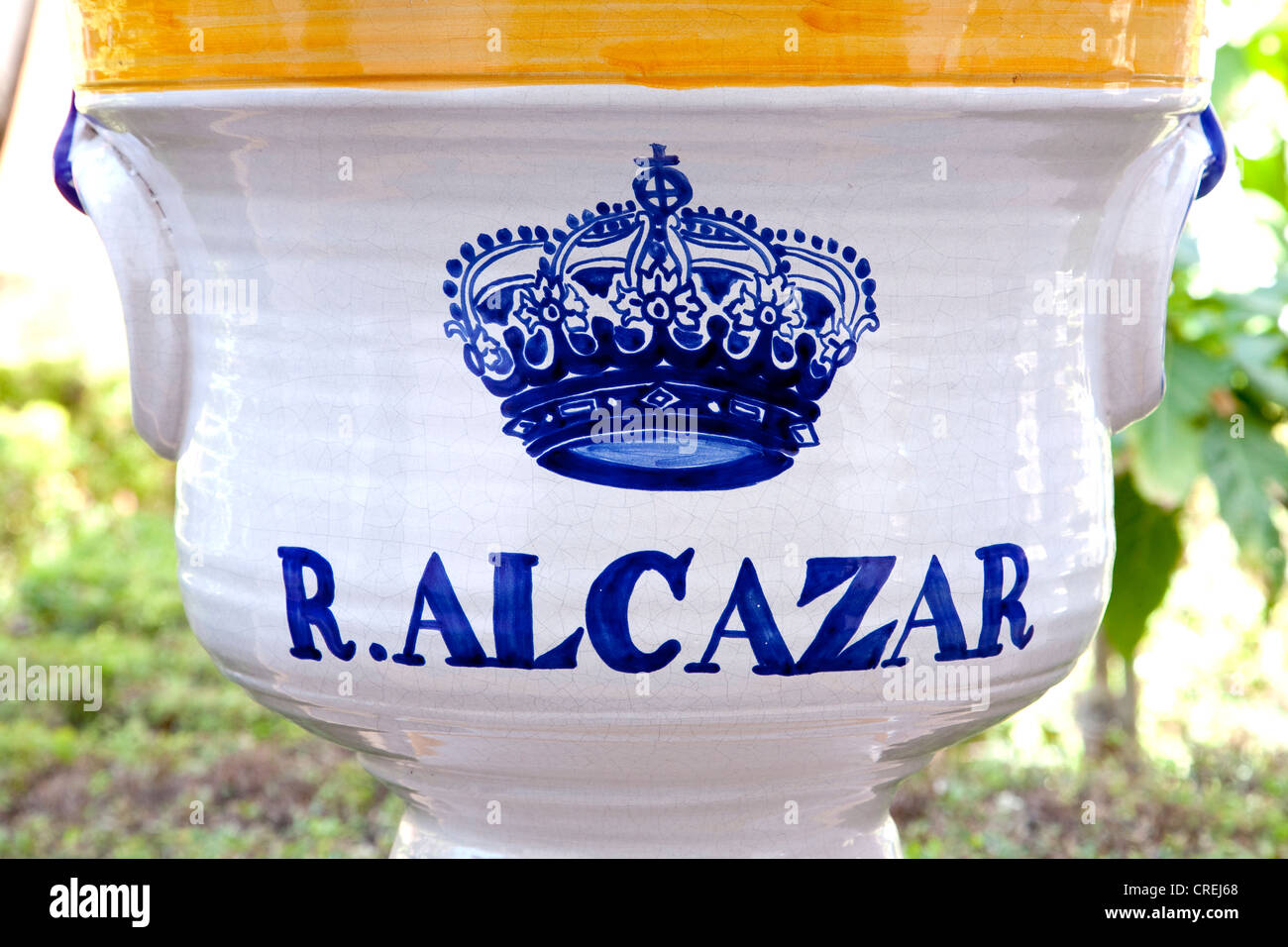 Vaso per piante con l'iscrizione R. Alcazar, per Real Alcazar, Re moro del Palazzo Reale di Alcazar Foto Stock