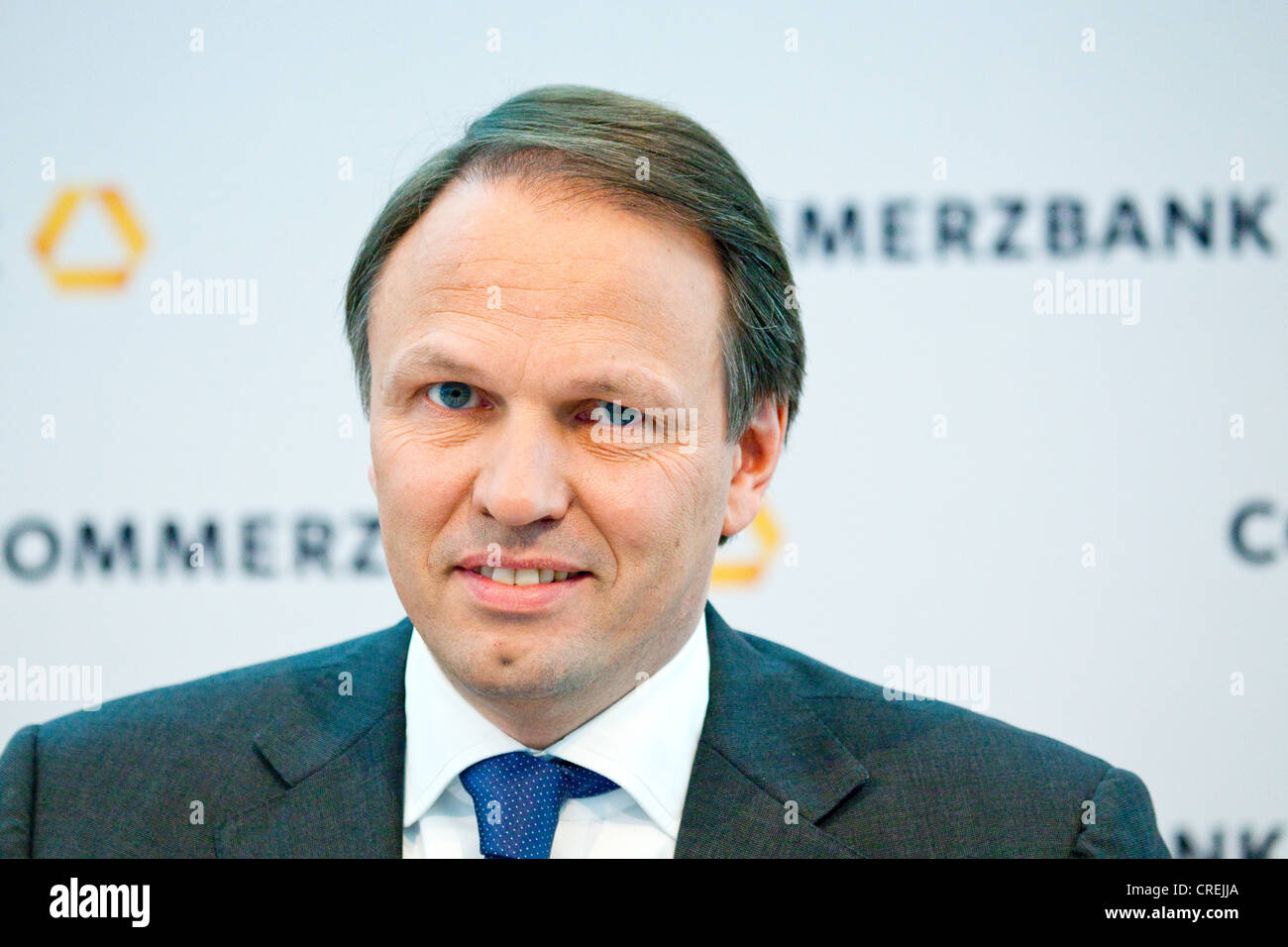 Eric STRUTZ, Chief Financial Officer di CFO di Commerzbank AG, durante la dichiarazione finanziaria conferenza stampa del 23.02.2011 in Foto Stock