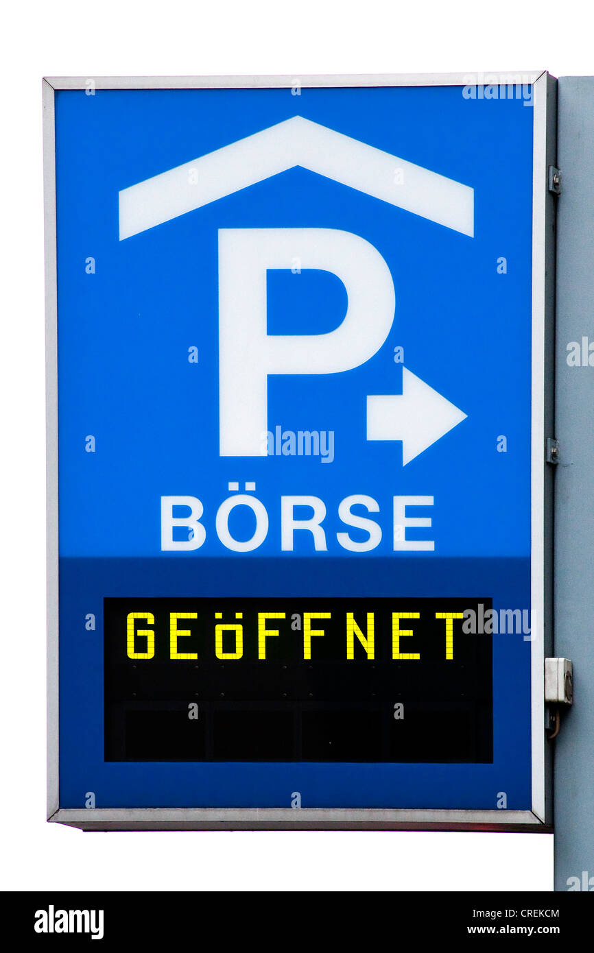 Segno per parcheggio multipiano, 'geoeffnet', tedesco per "aprire", Frankfurt am Main, Hesse, Germania, Europa Foto Stock