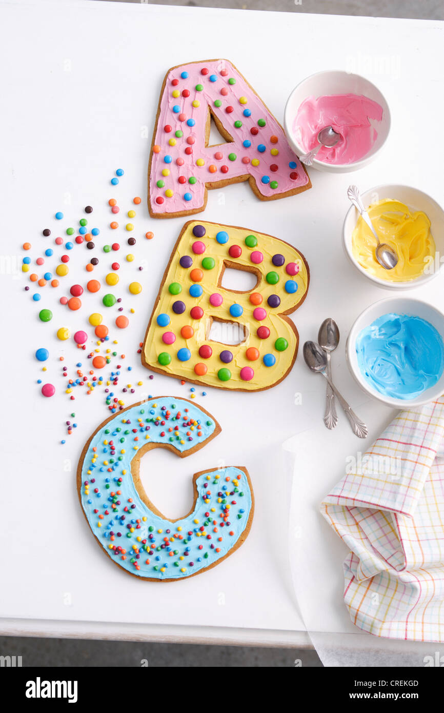 Decorate i cookie nella lettera di forme Foto Stock