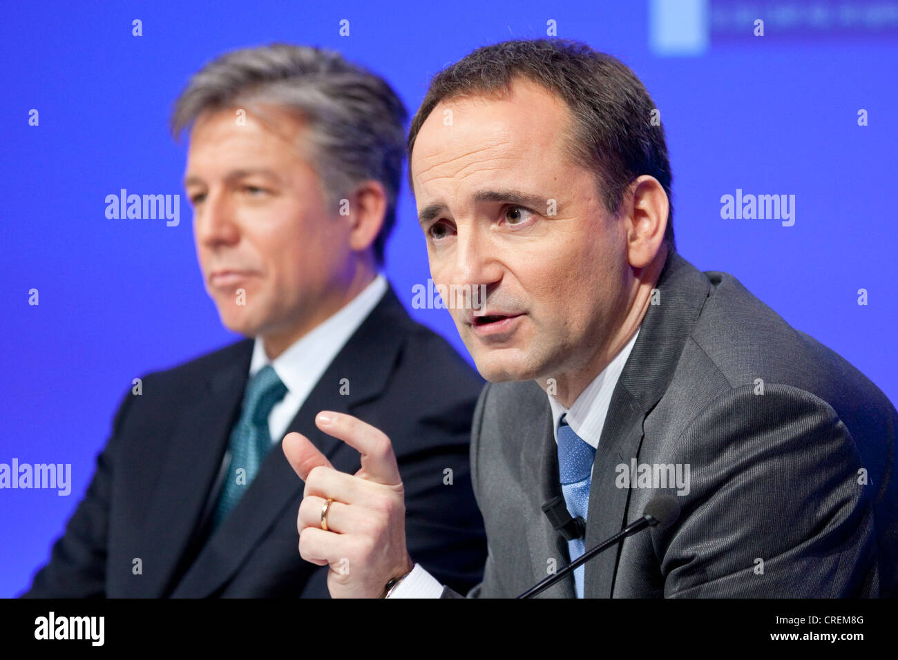 Bill McDermott, sinistra, co-CEO di SAP AG e Jim Hagemann Snabe, destra, co-CEO di SAP AG, durante la conferenza stampa sulla finanziaria Foto Stock