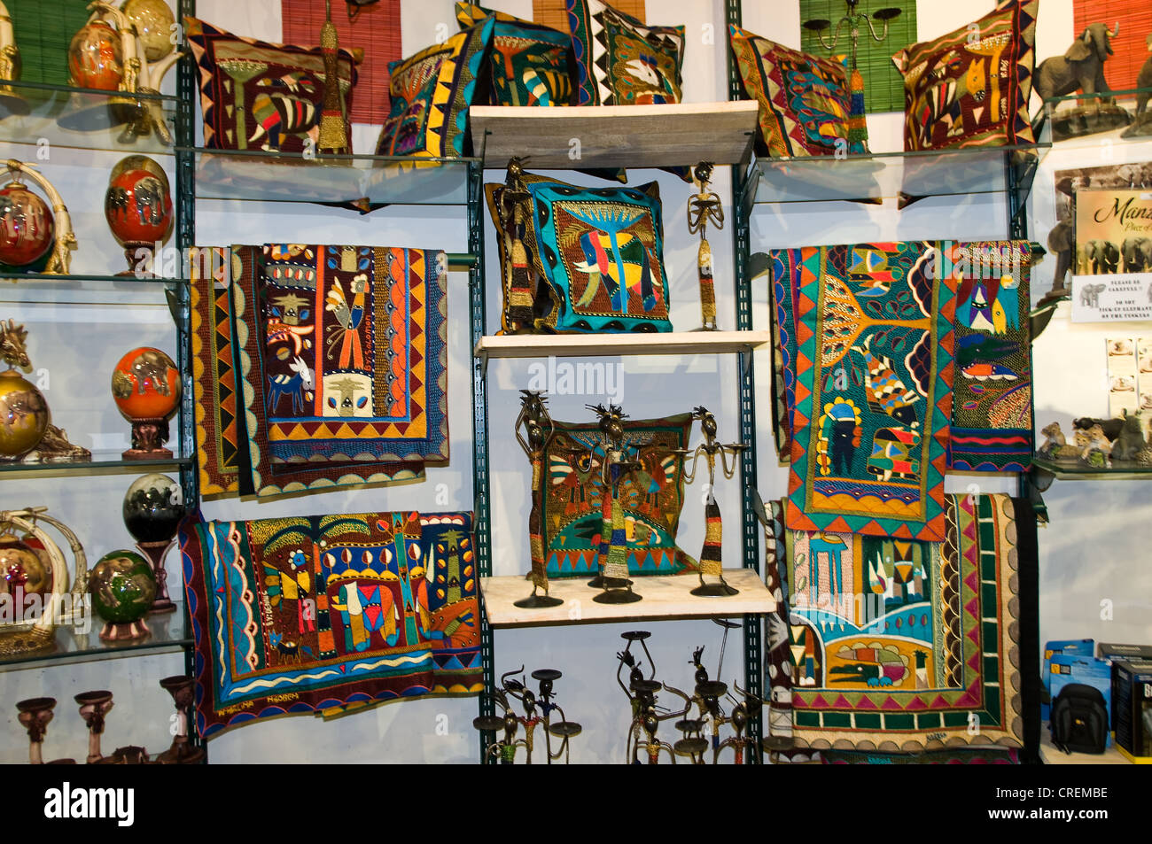 Arte Tribale in craft shop, Kruger, sud africa Foto Stock