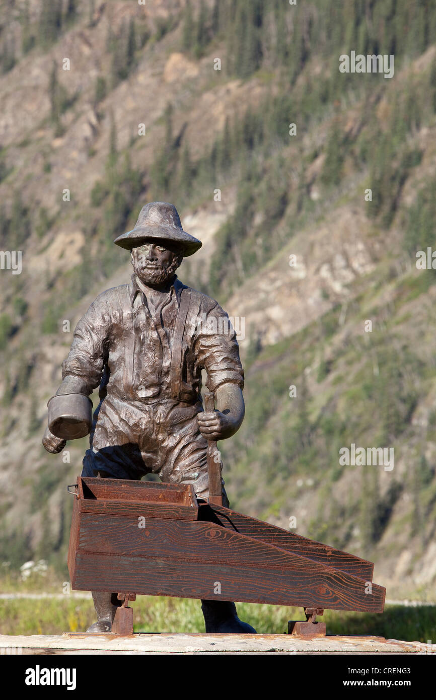 Minatore della monumento, Klondike Gold Rush, Dawson City, Yukon Territory, Canada Foto Stock