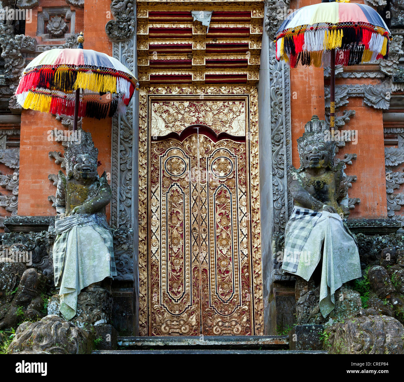 Porta ornati in un tempio complesso, Ubud, centro di Bali, Bali, Indonesia, Asia sud-orientale, Asia Foto Stock