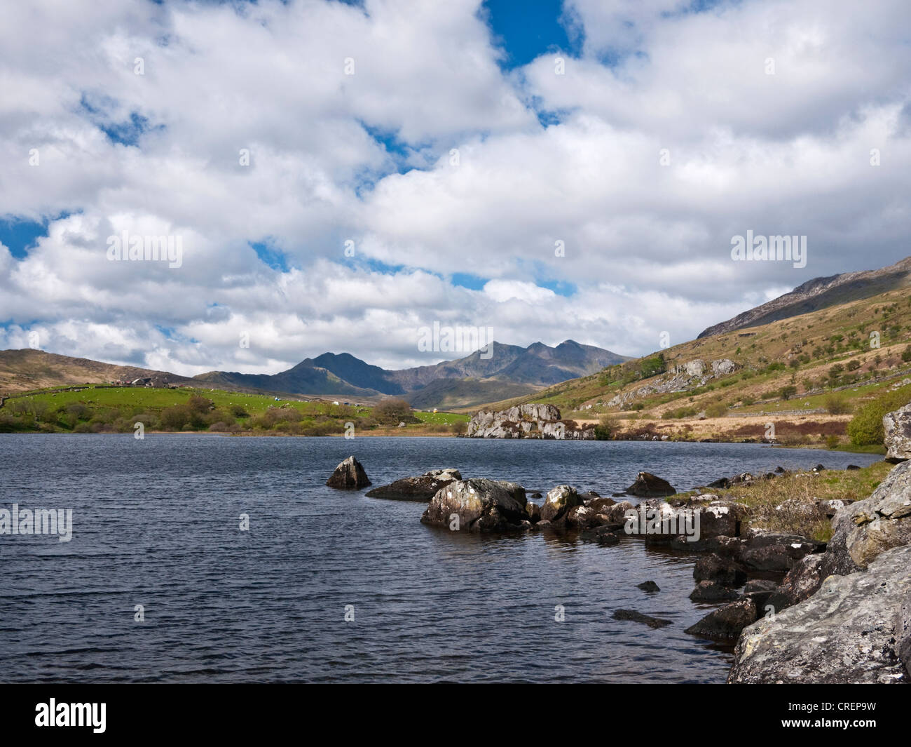 Il "Ferro di Cavallo nowdon' visto dal Llynnau Mymbyr in Capel Curig, Parco Nazionale di Snowdonia Foto Stock