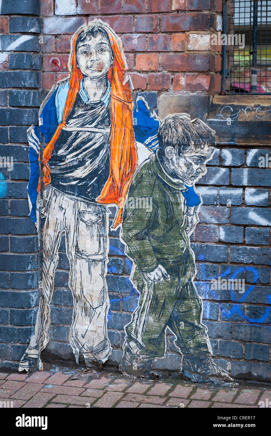 Londra , East End , Brick Lane area , graffiti street art murale due ragazzi poster da Swoon Foto Stock