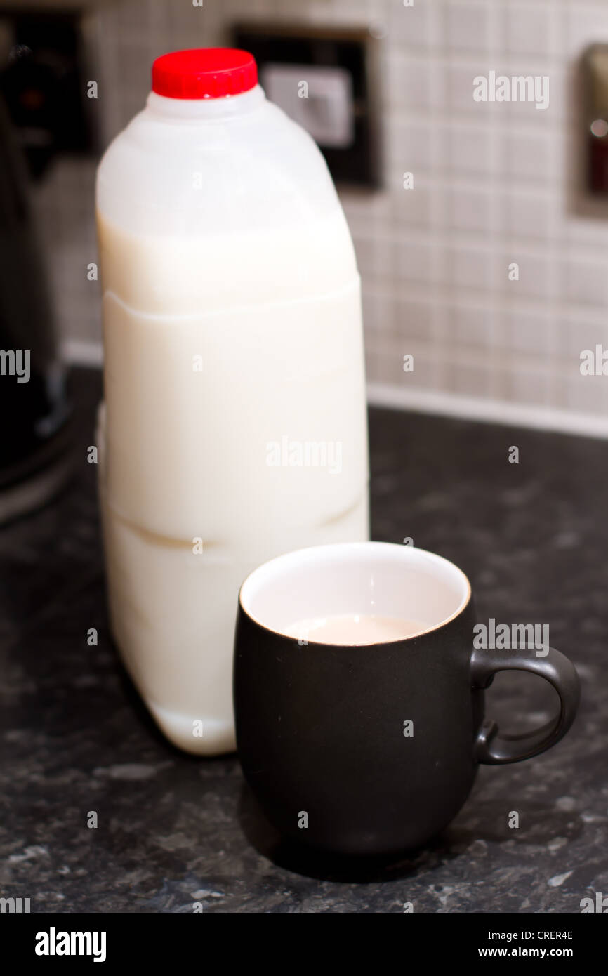 Coppa del team con il cartone di latte Foto Stock