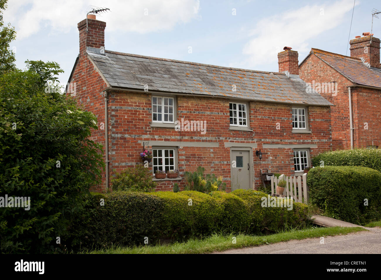 Cottage nel villaggio di Buscot, Nr Lechlade, Oxfordshire, Inghilterra, Regno Unito Foto Stock