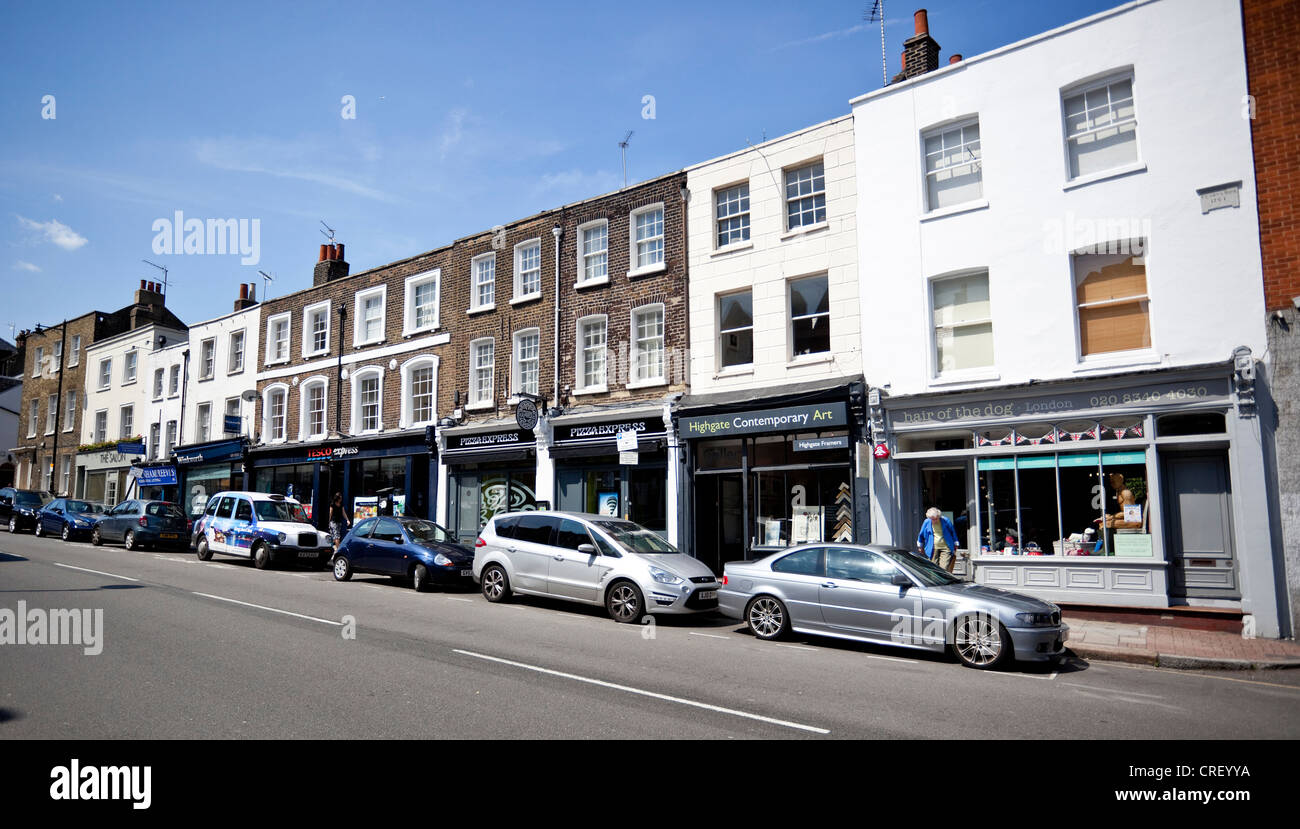 Scena di strada: fila di case Georgiane, Highgate, London, N6, Regno Unito Foto Stock