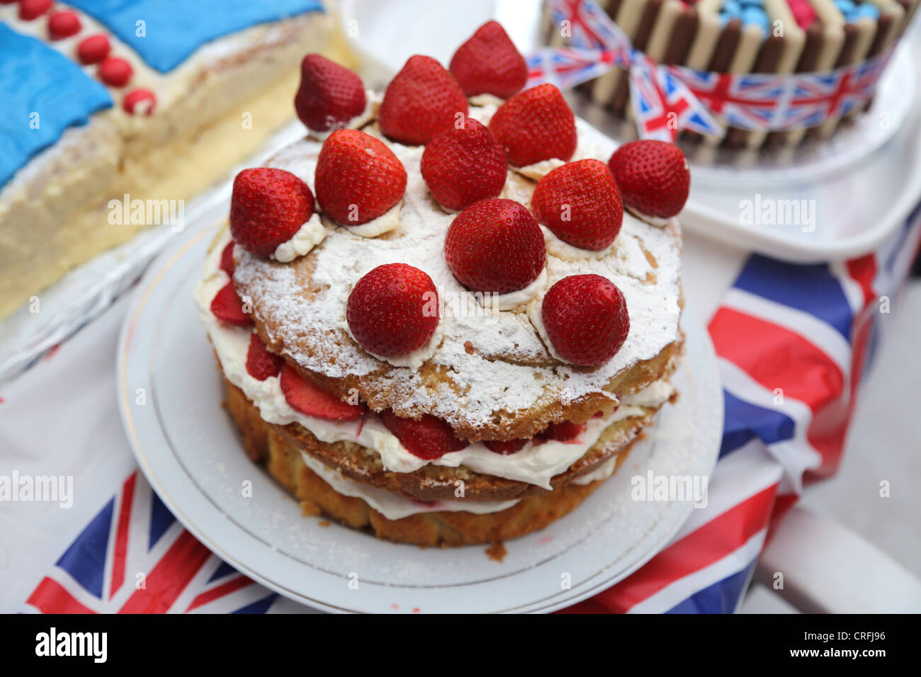La torta di fragole fatta per il diamante della regina giubileo al Giubileo Fair in Inghilterra Foto Stock
