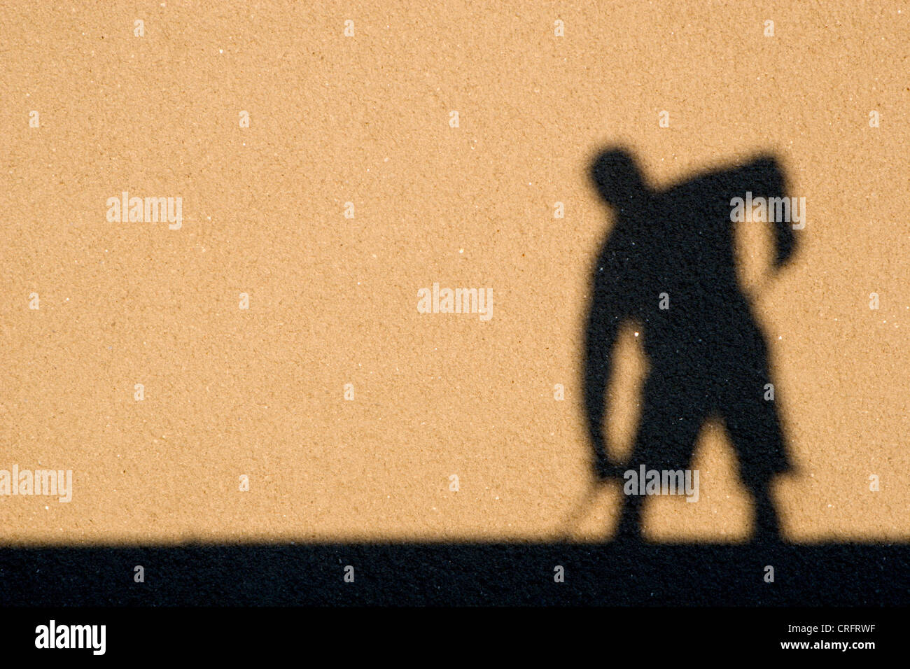 Silhouette di un lavoratore edile Foto Stock