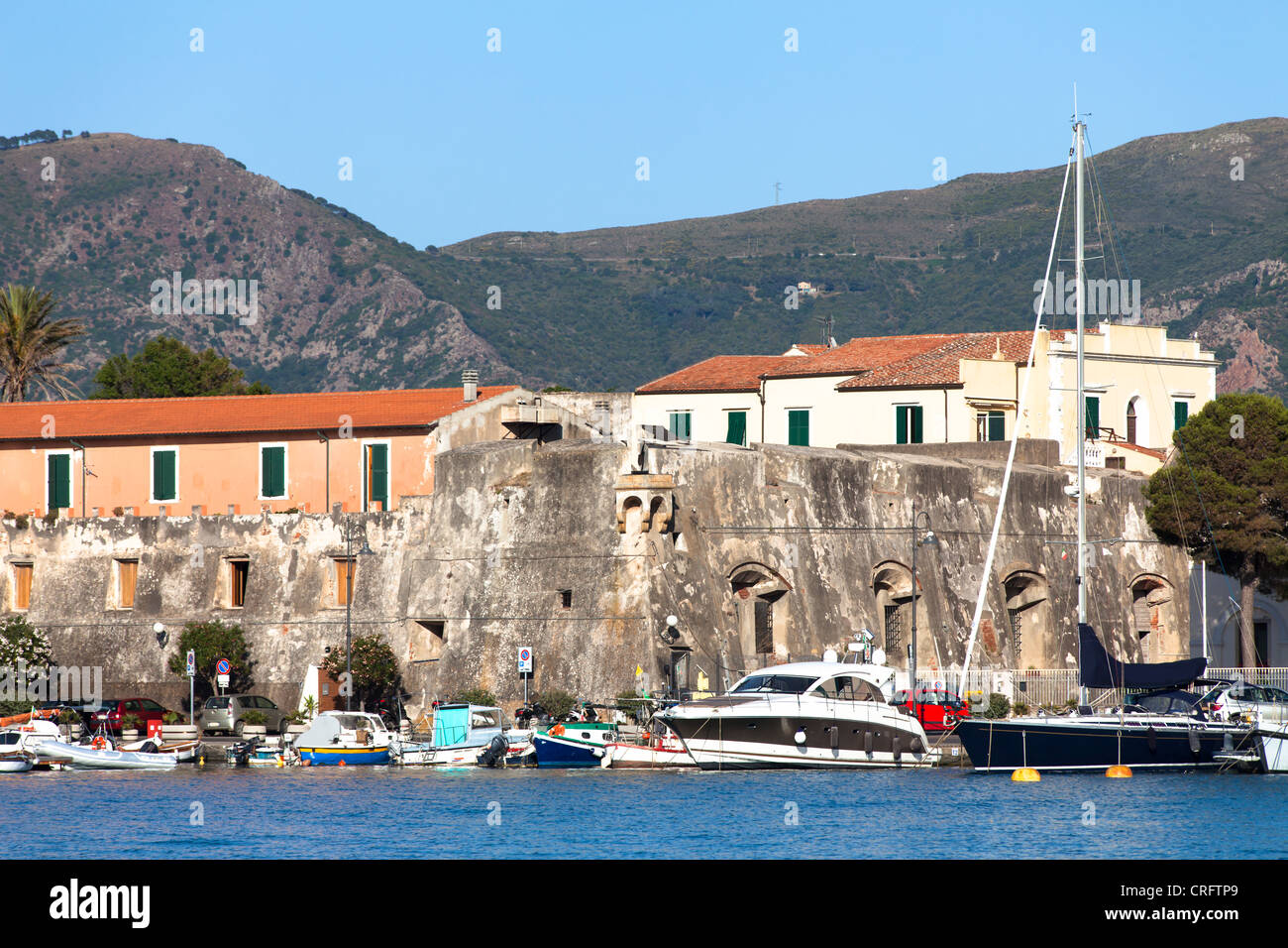 Barche ormeggiate a Marina di Portoferraio, Isola d'Elba, Italia. Foto Stock