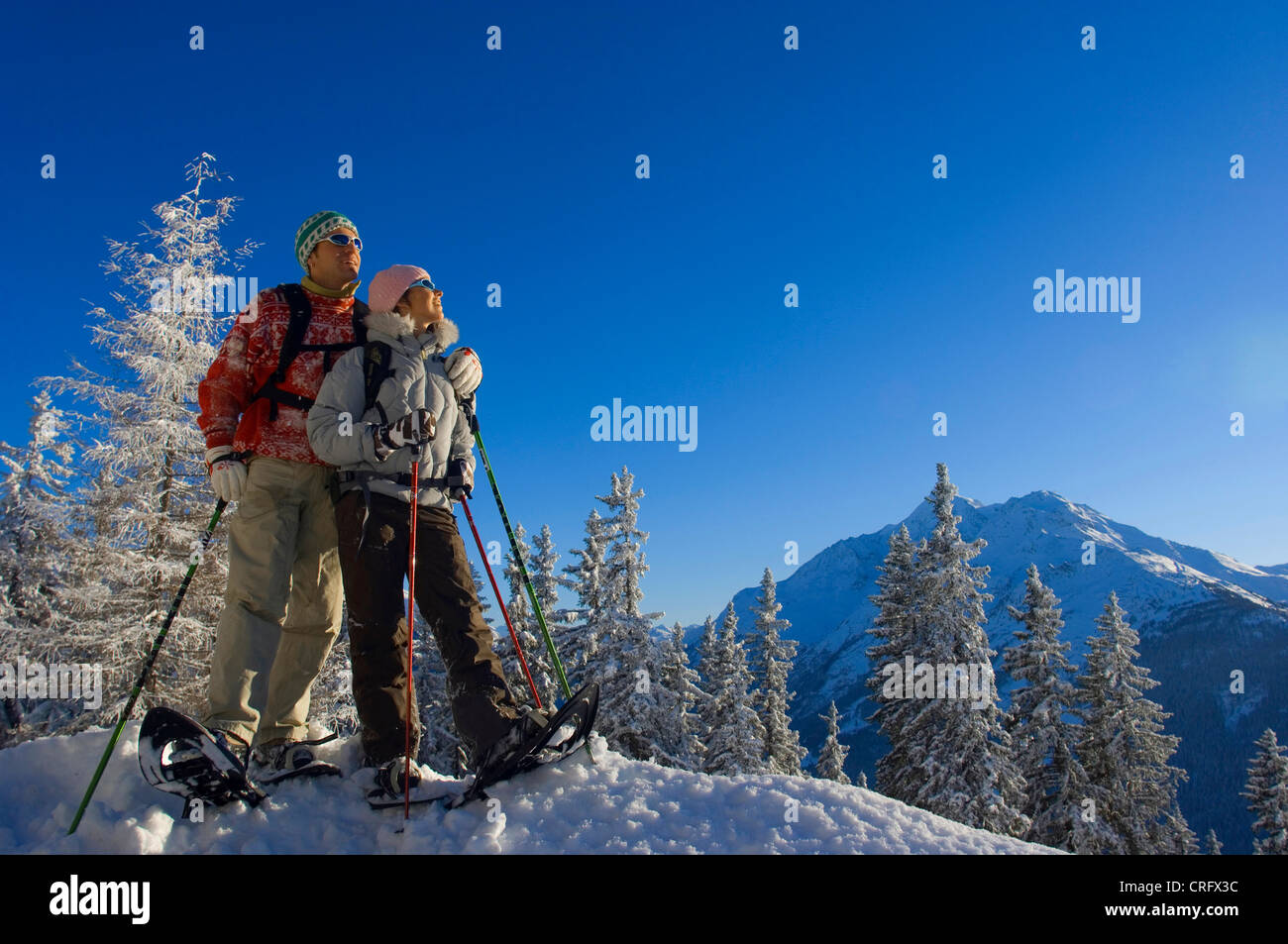 Giovane su una neve scarpa escursione a La Rosiere ski resort, Nord alpi, Francia, Alpi Foto Stock