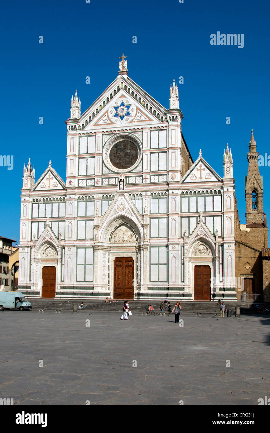 Davanti la chiesa di Santa Croce Firenze Italia Foto Stock
