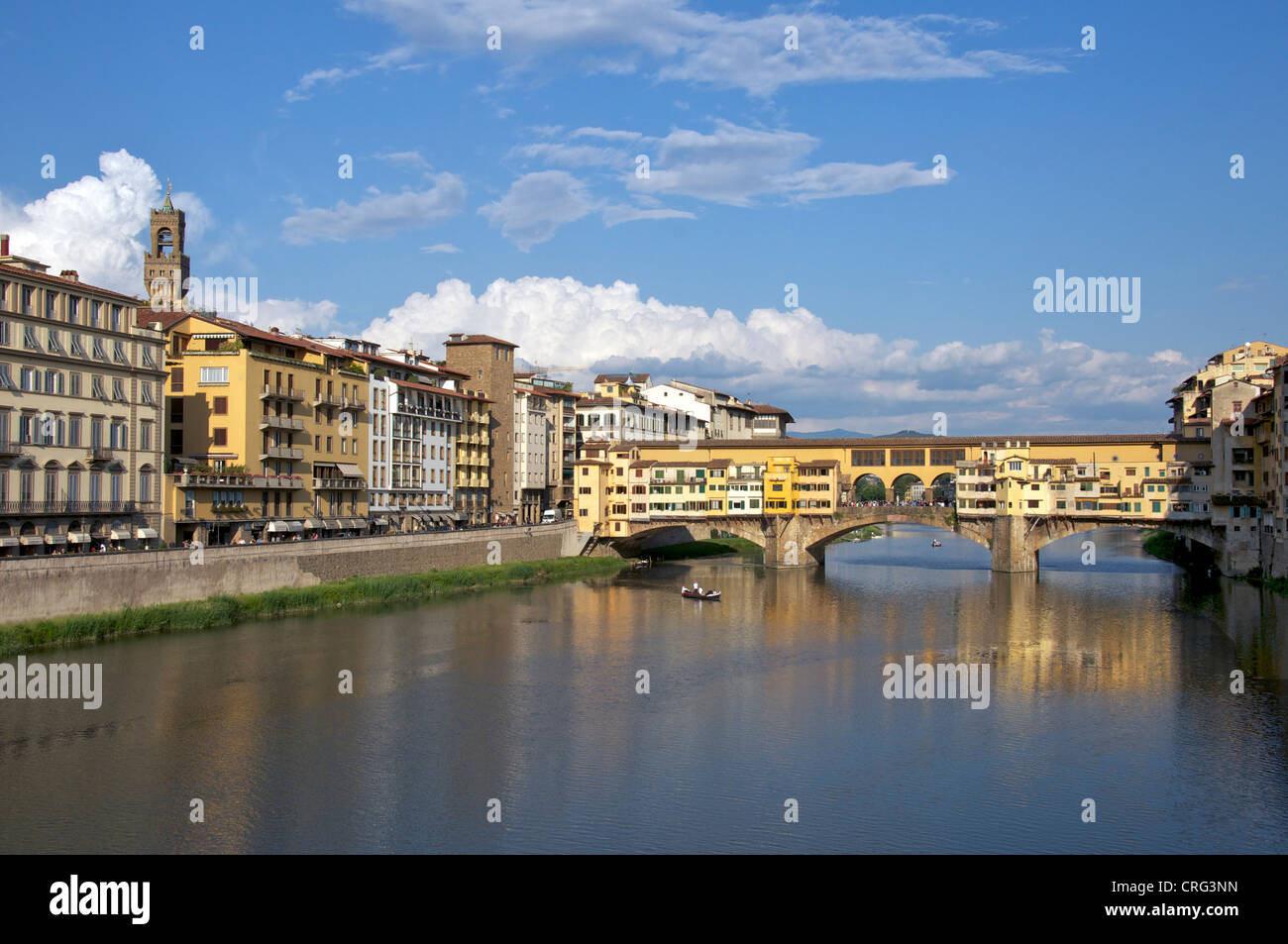 Fiume Arno e Ponte Vecchio a Firenze Italia Foto Stock