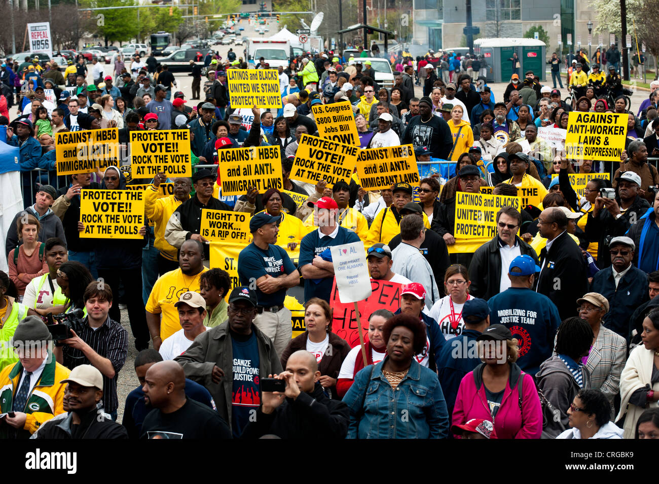Raduno dei partecipanti alla Alabama Capitol Building nel culmine della commemorazione del 1965 Selma di Montgomer Foto Stock