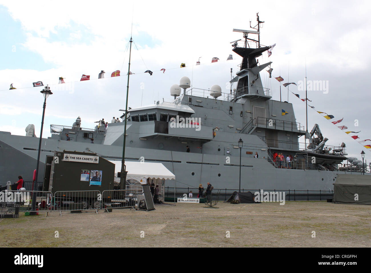 Royal Navy off-shore nave pattuglia HMS Tyne hanno navigato in Barry 2011 Foto Stock