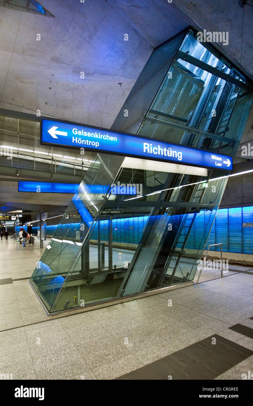 La stazione della metropolitana municipio-sud con ascensore inclinato, in Germania, in Renania settentrionale-Vestfalia, la zona della Ruhr, Bochum Foto Stock
