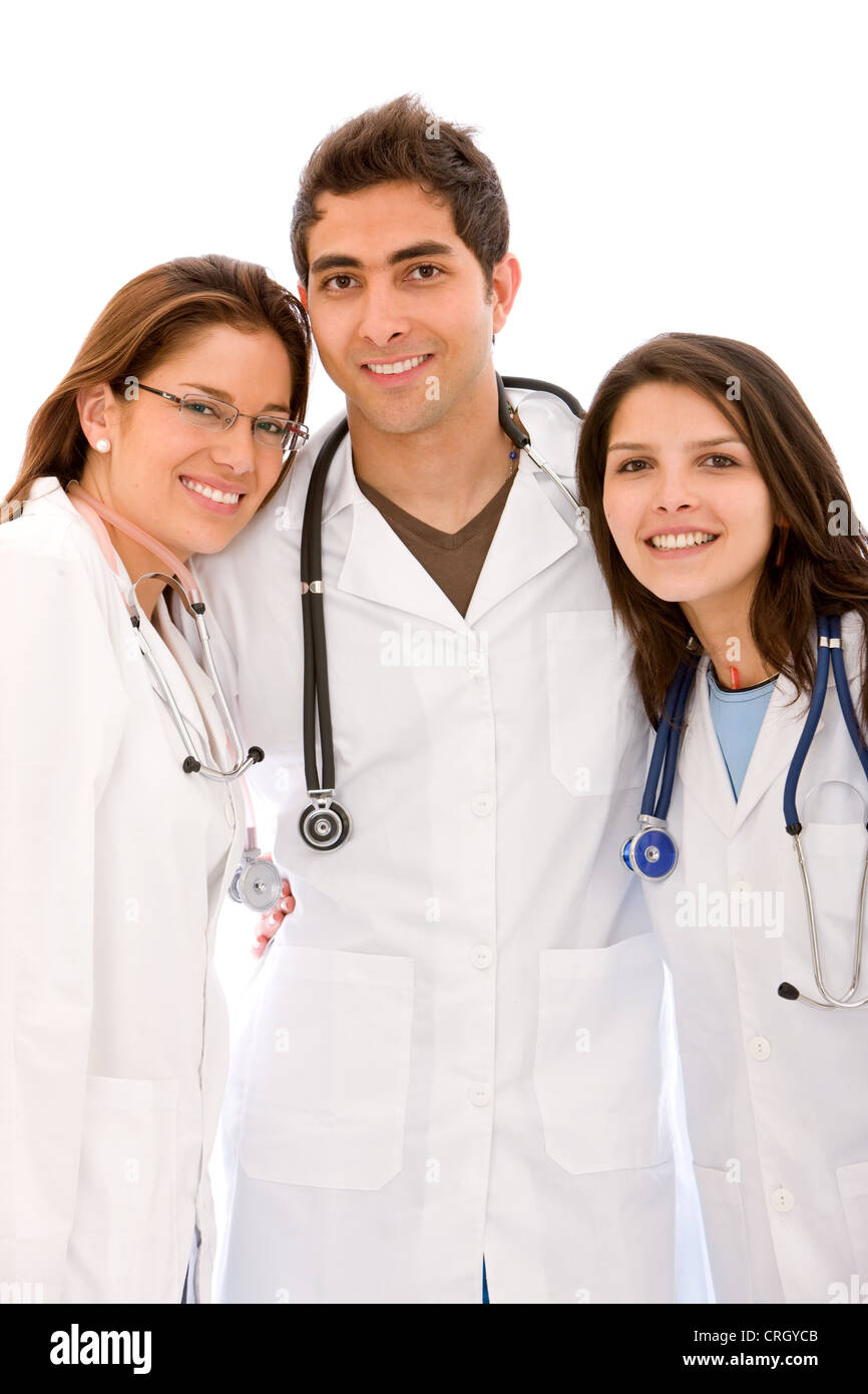 Tre giovani medici con camici e stetoscopi Foto Stock