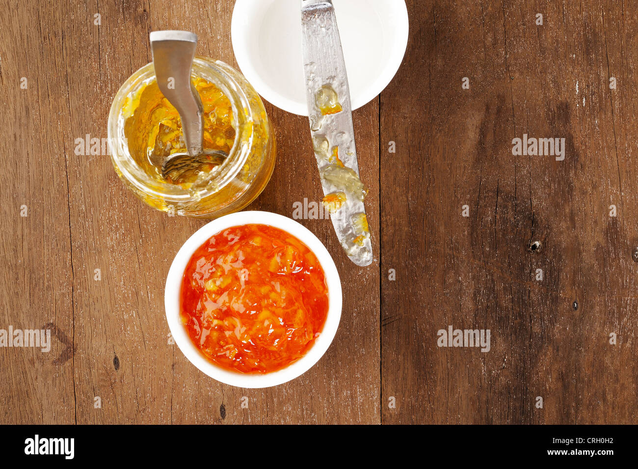 Inceppamento arancione su legno Foto Stock