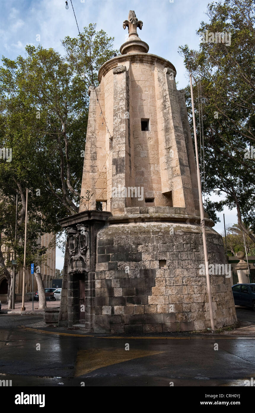 La torre dell'acqua di Wignacourt, Floriana, Valletta, Malta, parte di un enorme sistema di acquedotti costruiti nel 1615 per fornire acqua alla città Foto Stock