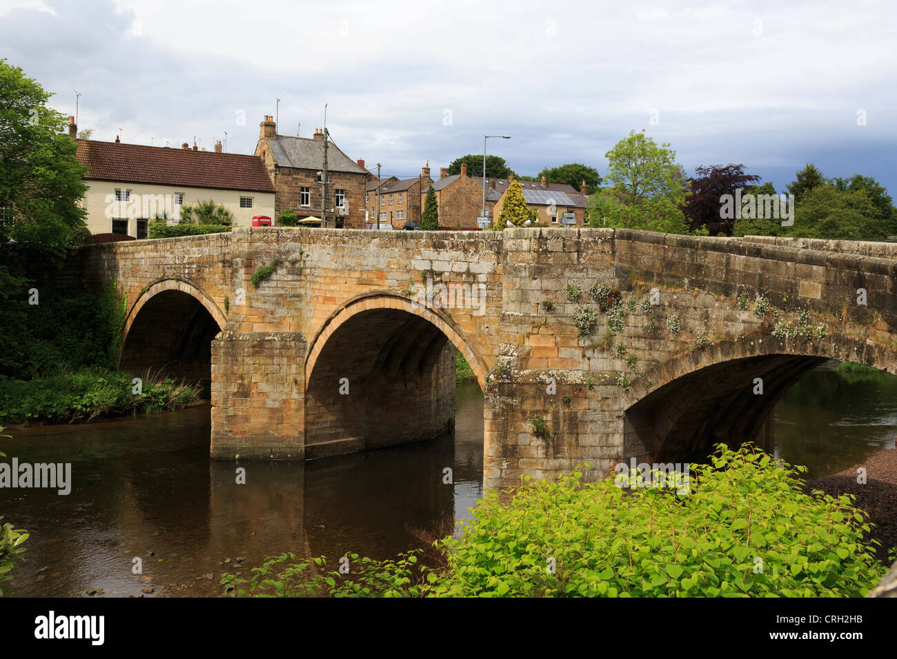 Ponte medievale sul fiume Coquet a Felton, Northumberland. Foto Stock