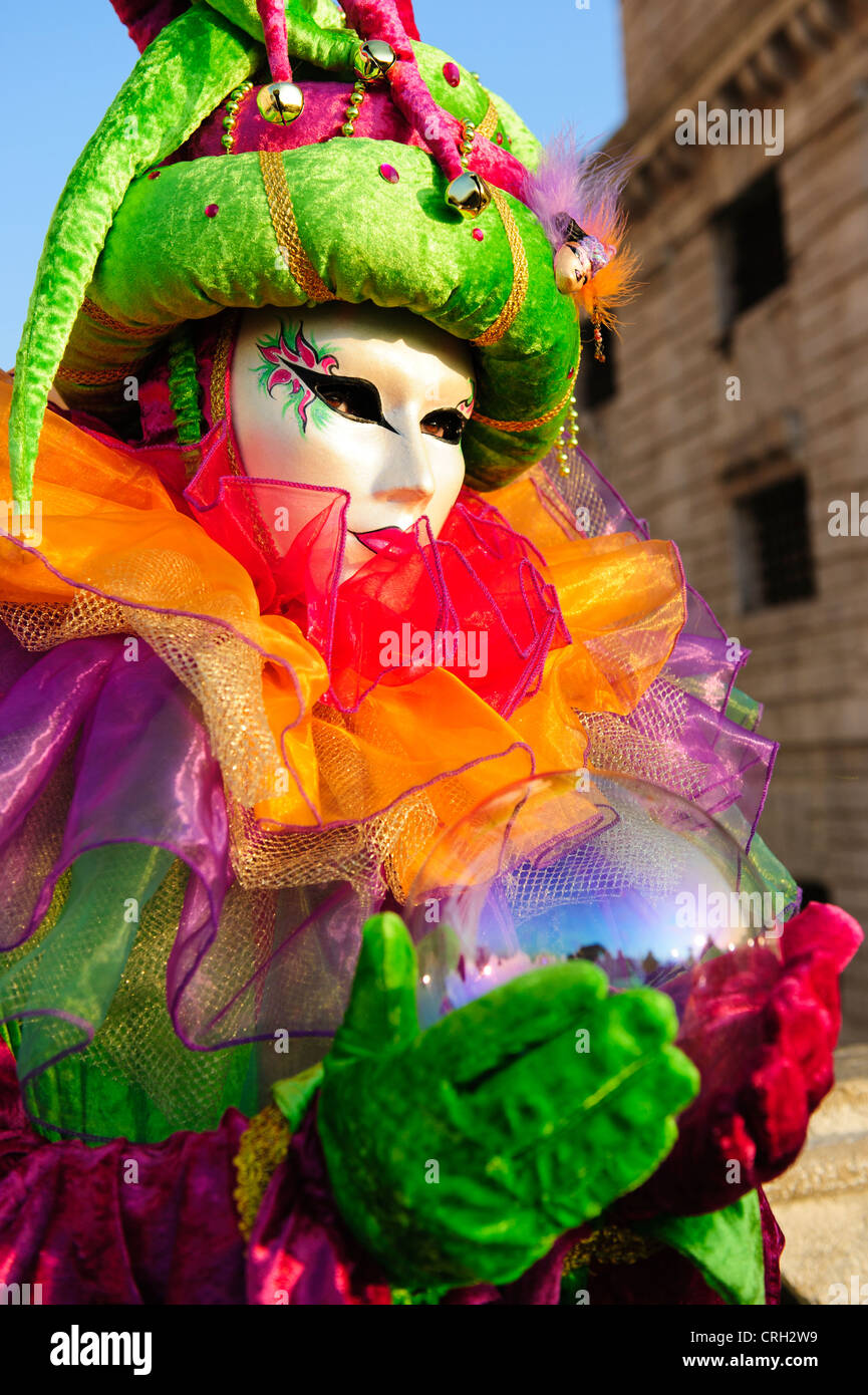 Persona che indossa la maschera al Carnevale di Venezia, Italia Foto stock  - Alamy