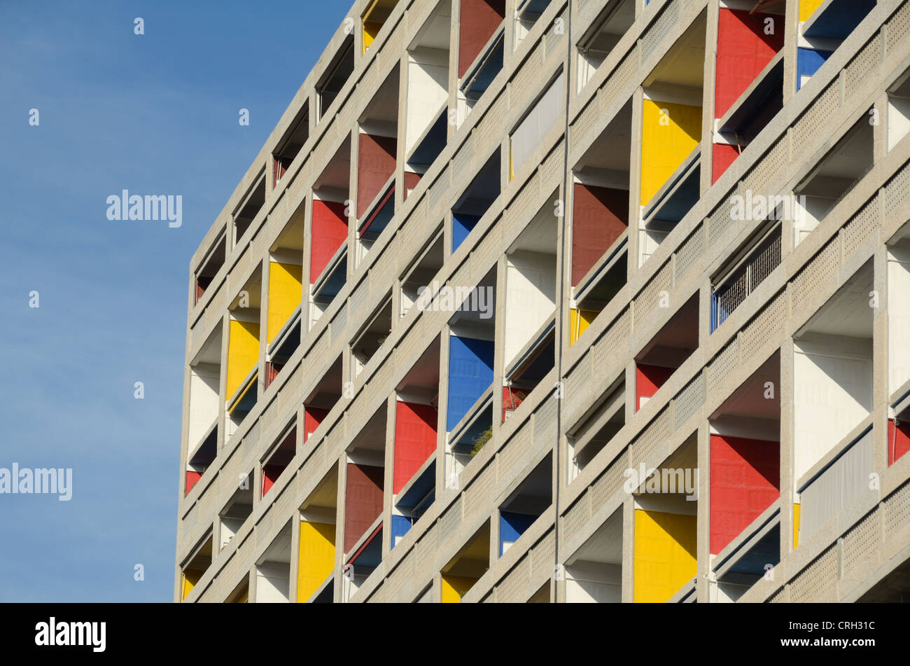 Balconi colorati della Cité Radieuse o Unité d'abitazione di Le Corbusier a Marsiglia o Marsiglia Francia Foto Stock