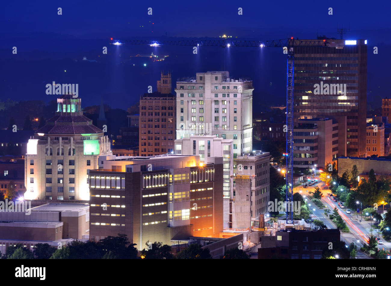 Downtown Asheville, North Carolina municipio della città e il palazzo di giustizia edificio tra altre notevoli strutture. Foto Stock